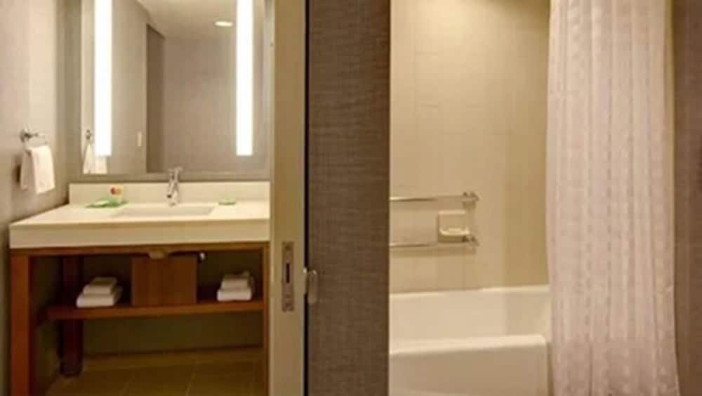 Standard Room, 1 King Bed, Accessible