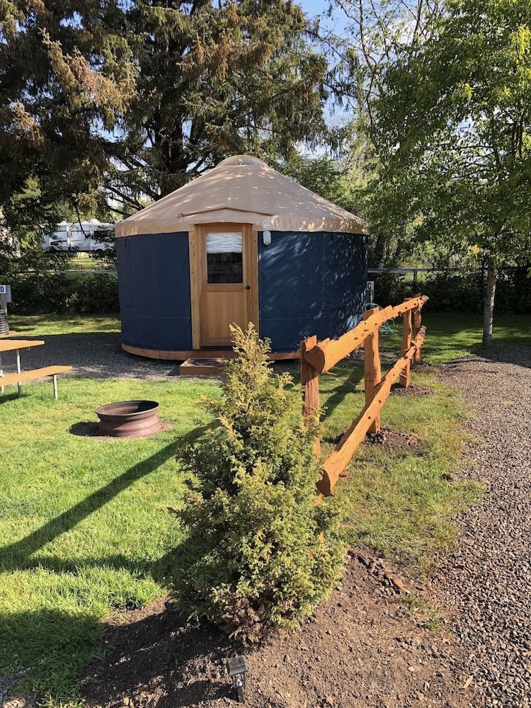Yurt (16 ft.)