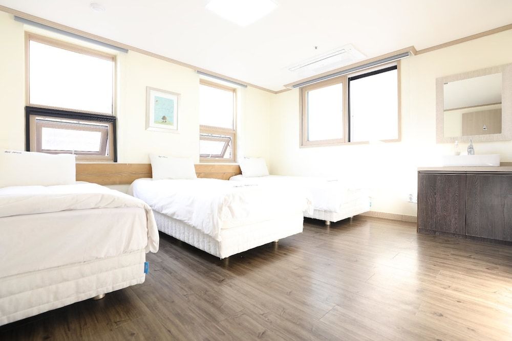 undefined Roi House 10