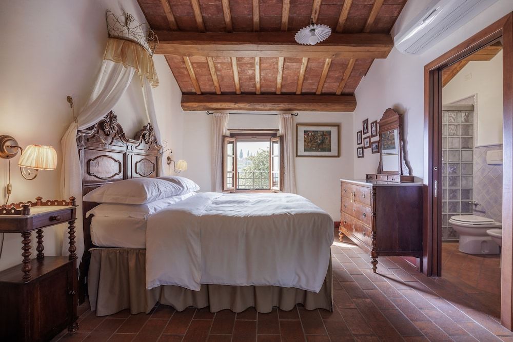 Honeymoon Suite, Hill View