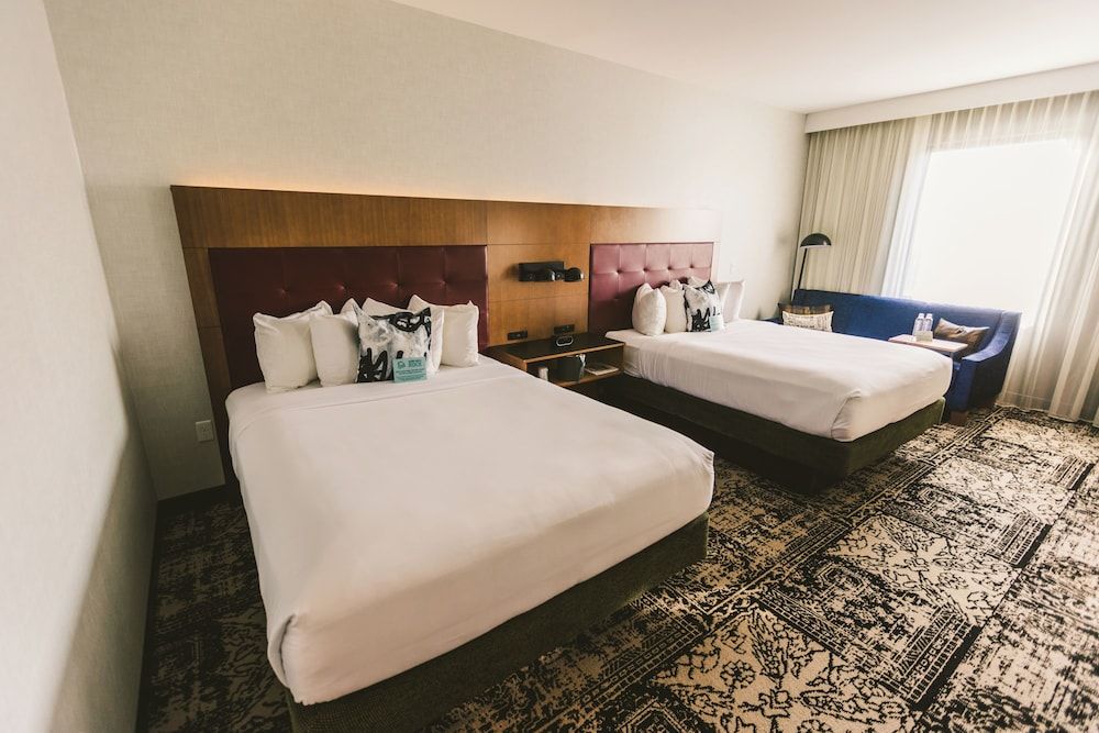 Hotel Rock Lititz Deluxe Room, 2 Queen Beds, Accessible 2