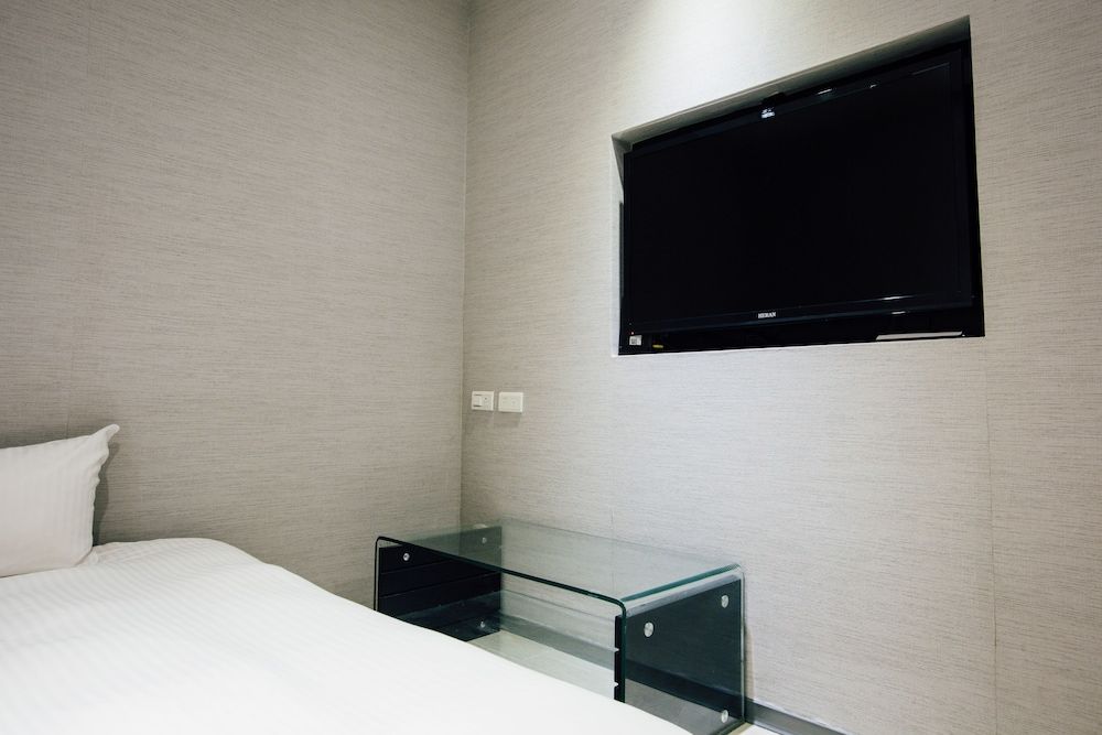 Chingjing Inn Quadruple Room 8