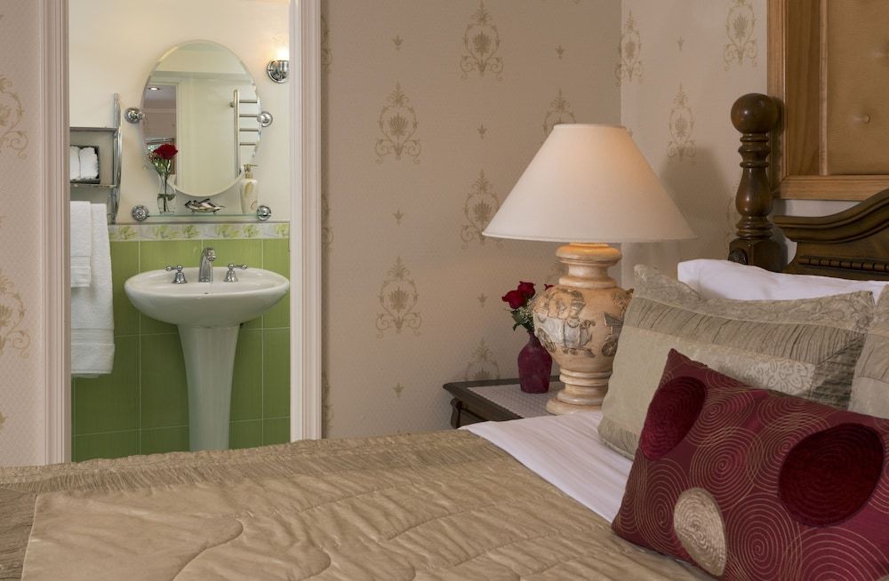 Cherry Valley Manor Luxury Bed and Breakfast Jacuzzi with a View 5