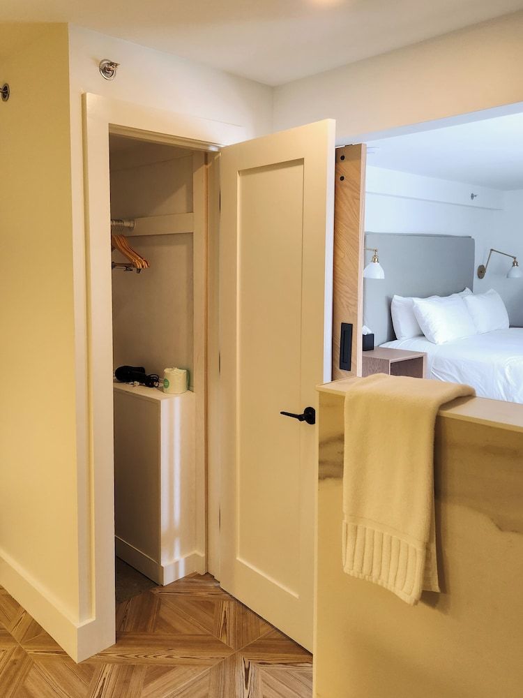 Shepherd's Run Premium Room, 1 King Bed 4