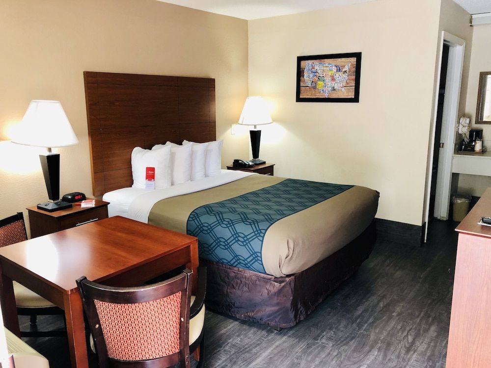 Basic Room, 1 Queen Bed, Smoking