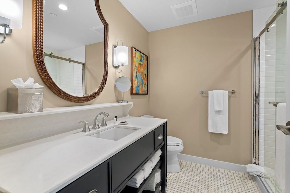 The Shepherd Hotel Downtown Clemson Signature Room, 1 King Bed 3