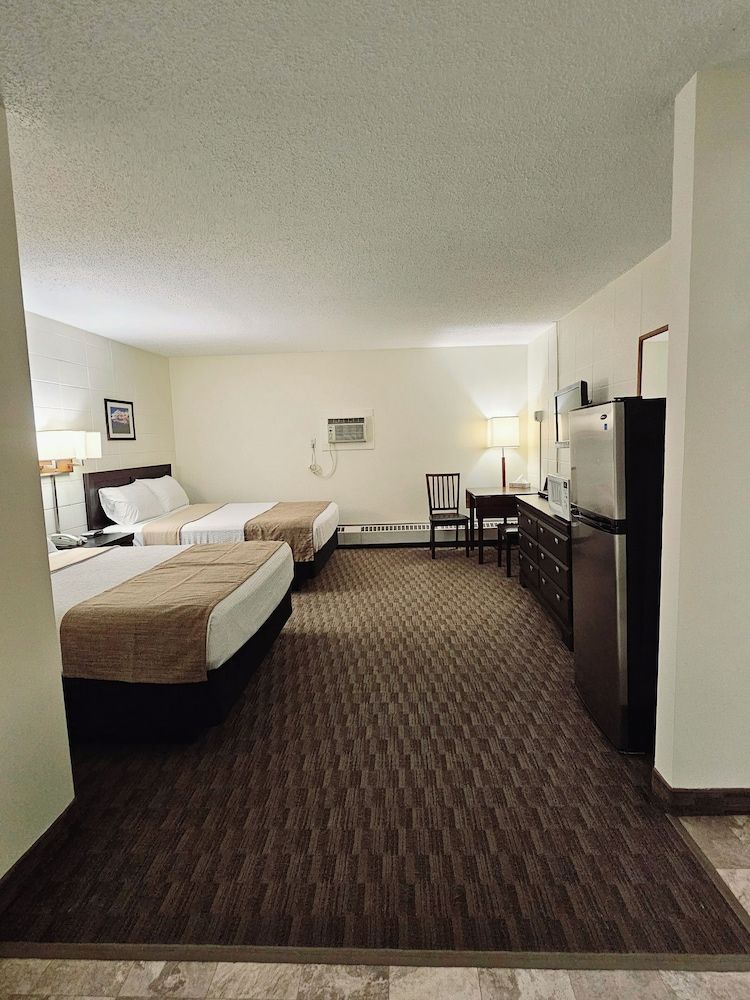 Canadian Motor Inn Standard Room, 2 Queen Beds 3