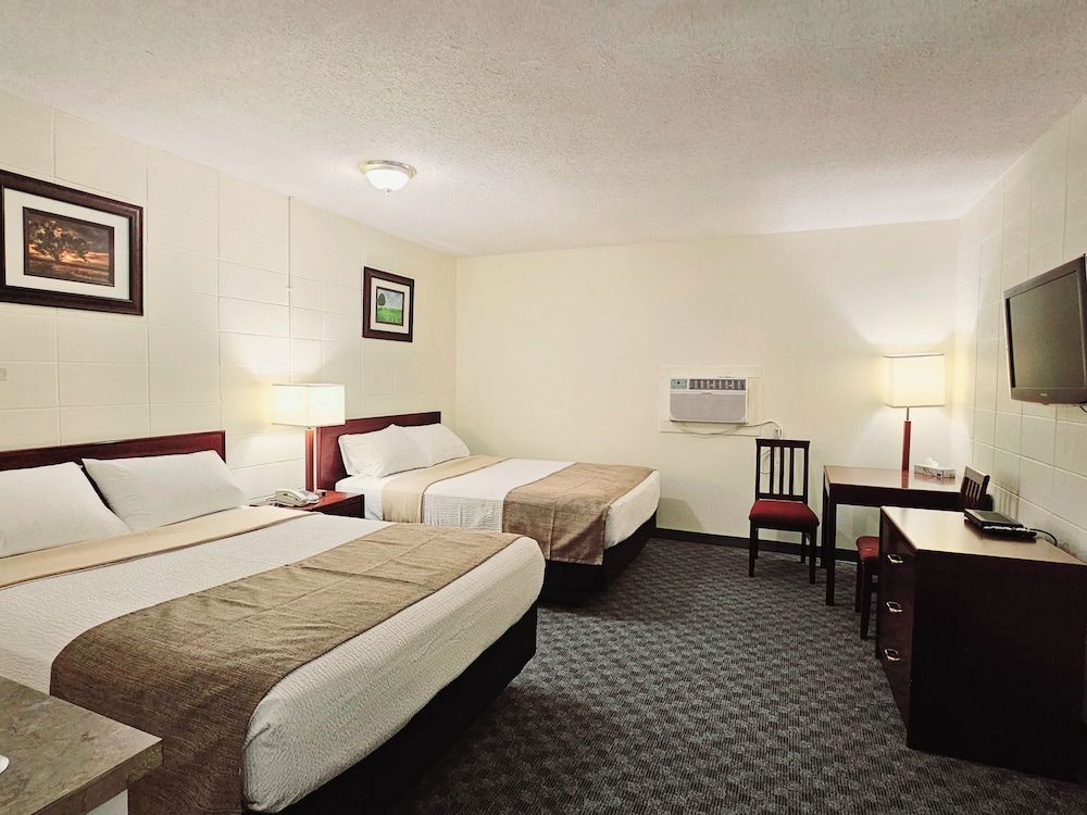 Canadian Motor Inn Double Kitchenette with Two Queens 3