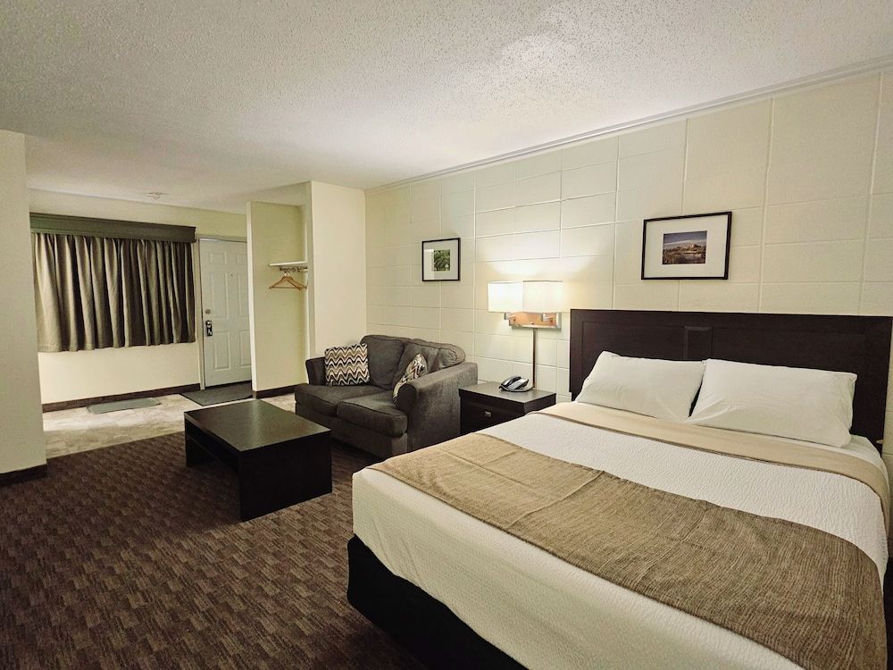 Canadian Motor Inn Standard Room, 1 Queen Bed 6