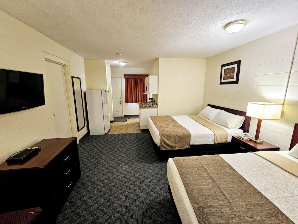 Canadian Motor Inn Double Kitchenette with Two Queens 2