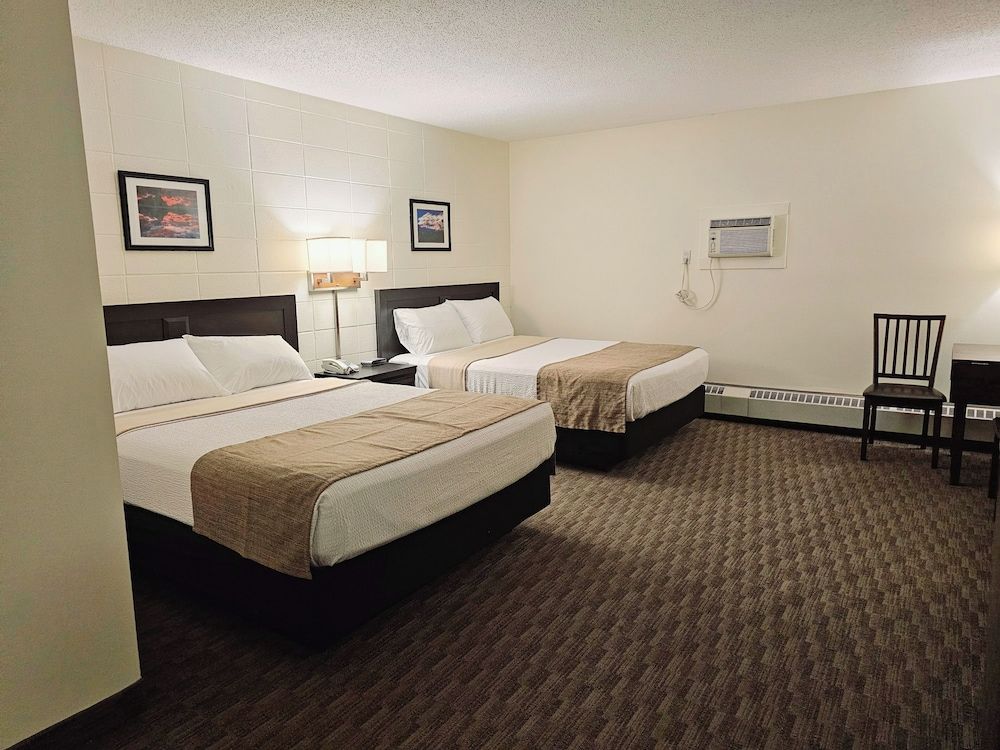 Canadian Motor Inn Standard Room, 2 Queen Beds 5