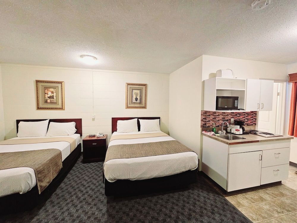 Canadian Motor Inn Double Kitchenette with Two Queens 5