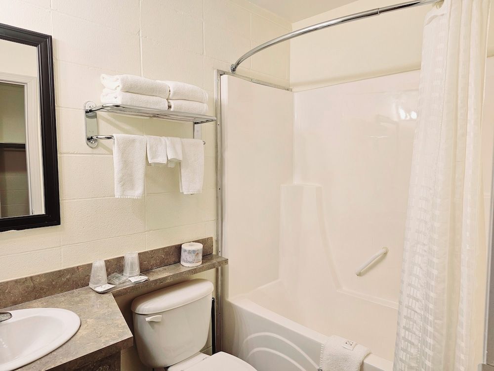 Canadian Motor Inn Double Kitchenette with Two Queens 11