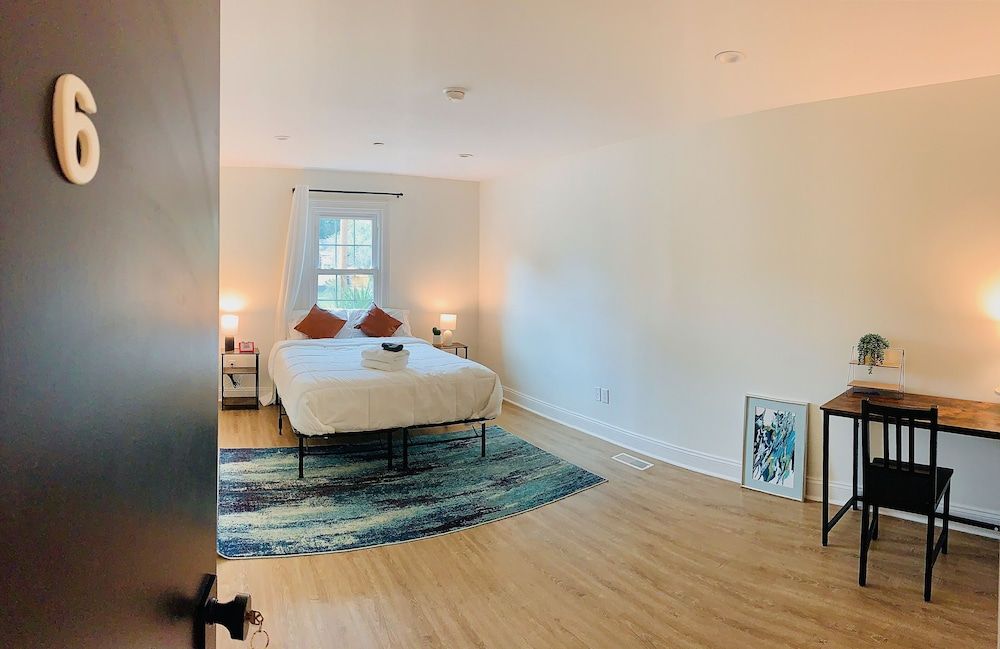 Room, 1 Queen Bed, Non Smoking (8)