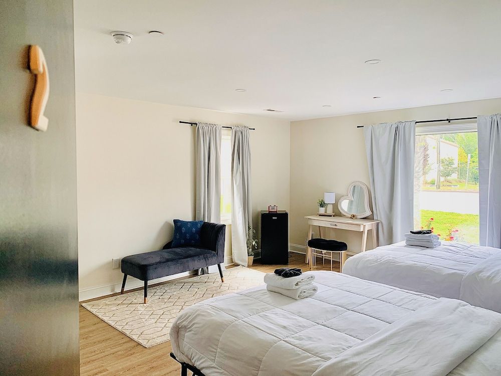 Deluxe Room, 2 Queen Beds, Non Smoking