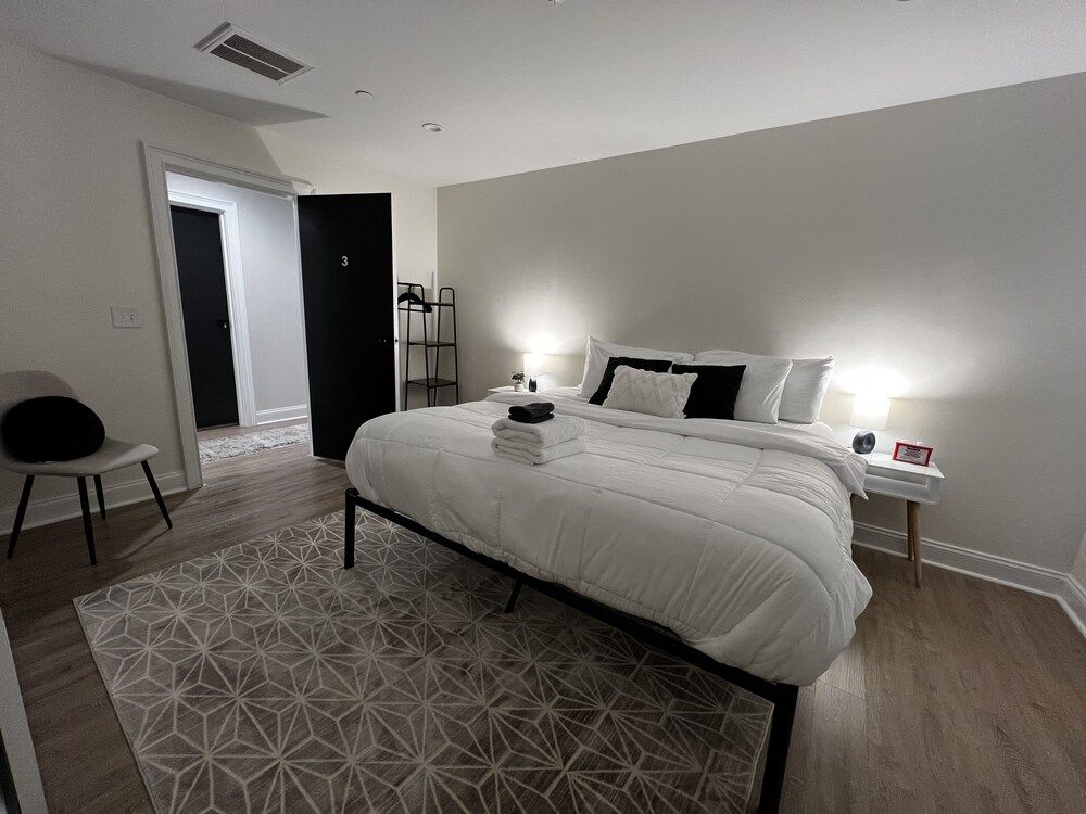 Room, 1 King Bed, Non Smoking (2)