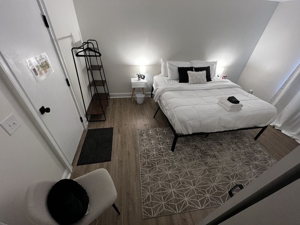 Room, 1 King Bed, Non Smoking (2)