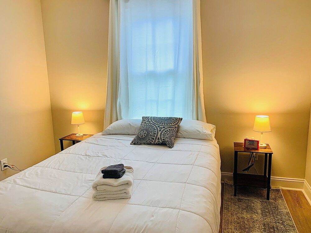 Room, 1 Queen Bed, Non Smoking (2)