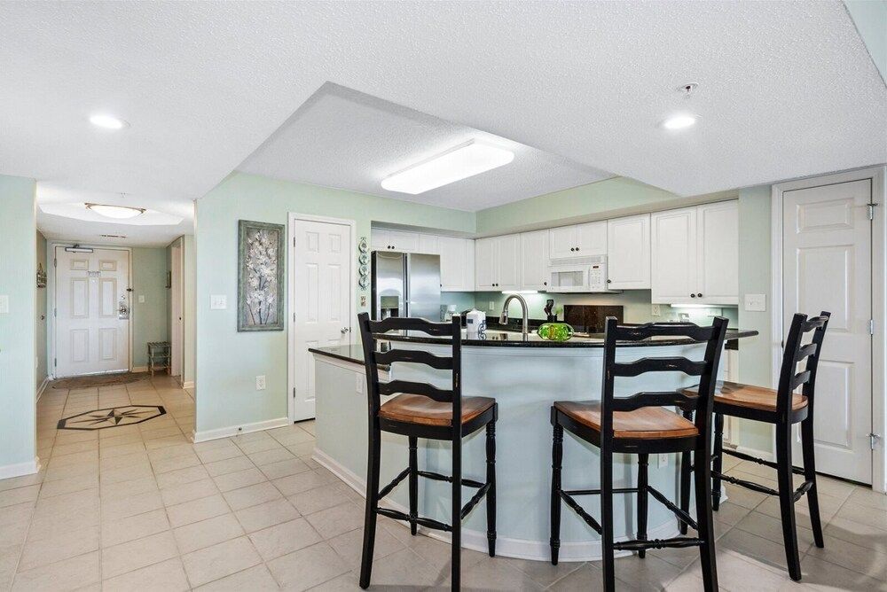 Condo, 2 Bedrooms, Balcony, Canal View (1-302)