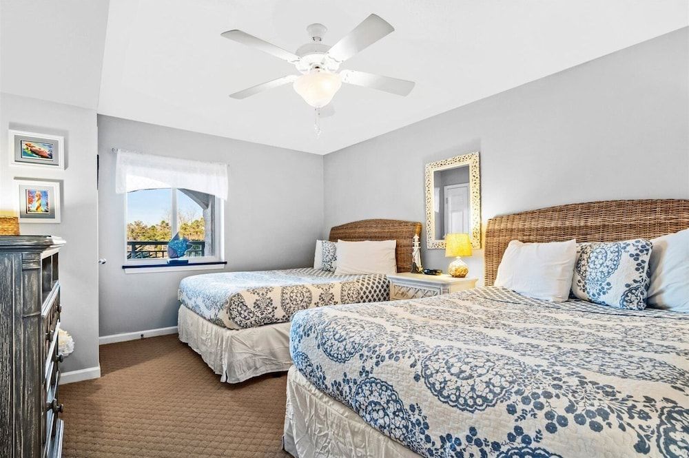 Condo, 2 Bedrooms, Balcony, Canal View (1-302)