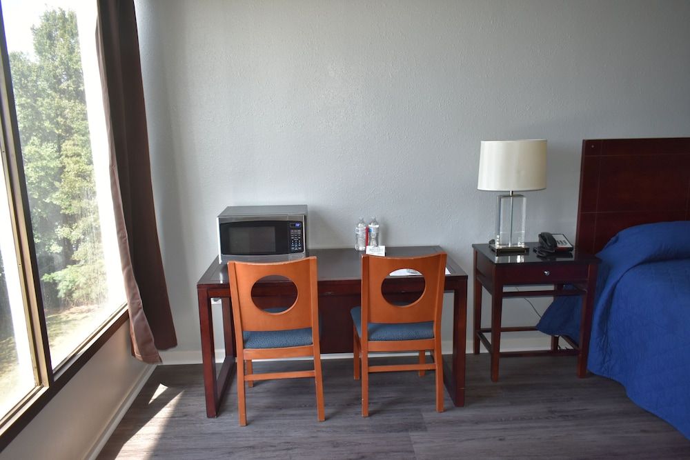 USA Economy Lodge Premium Room, 1 King Bed 6