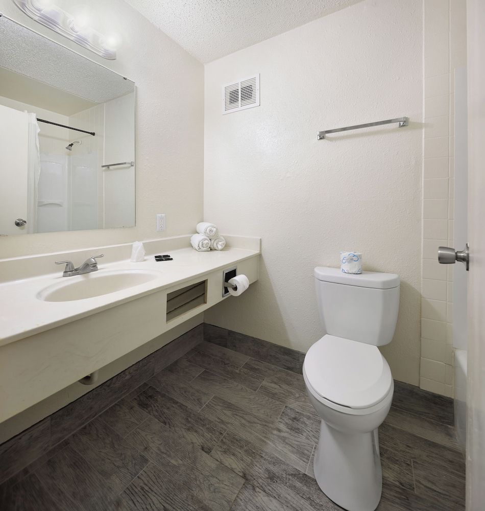 USA Economy Lodge Premium Room, 1 King Bed 5