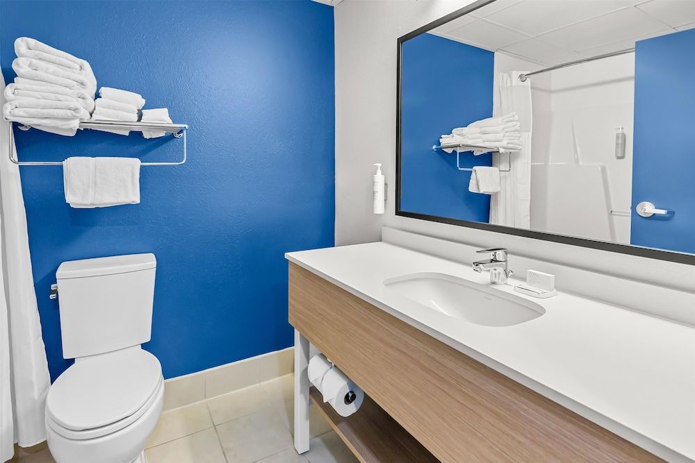 Spark by Hilton Sumter Room, 2 Queen Beds 5