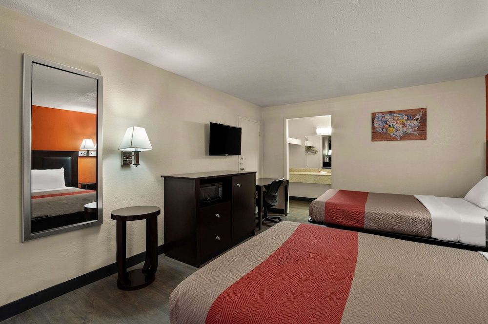 Econo Lodge Room, 2 Double Beds, Non Smoking 2