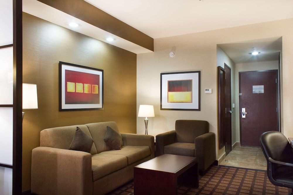 Best Western Premier Monterrey Aeropuerto Suite, 1 King Bed, Non Smoking, Microwave (with Sofabed) 10