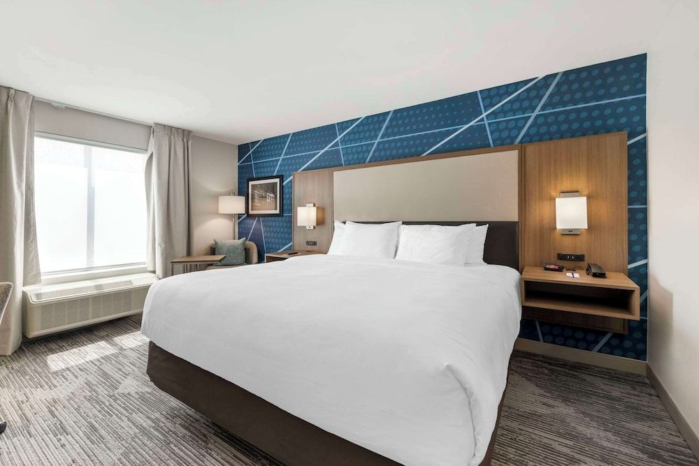 Suite, 1 King Bed, Non Smoking