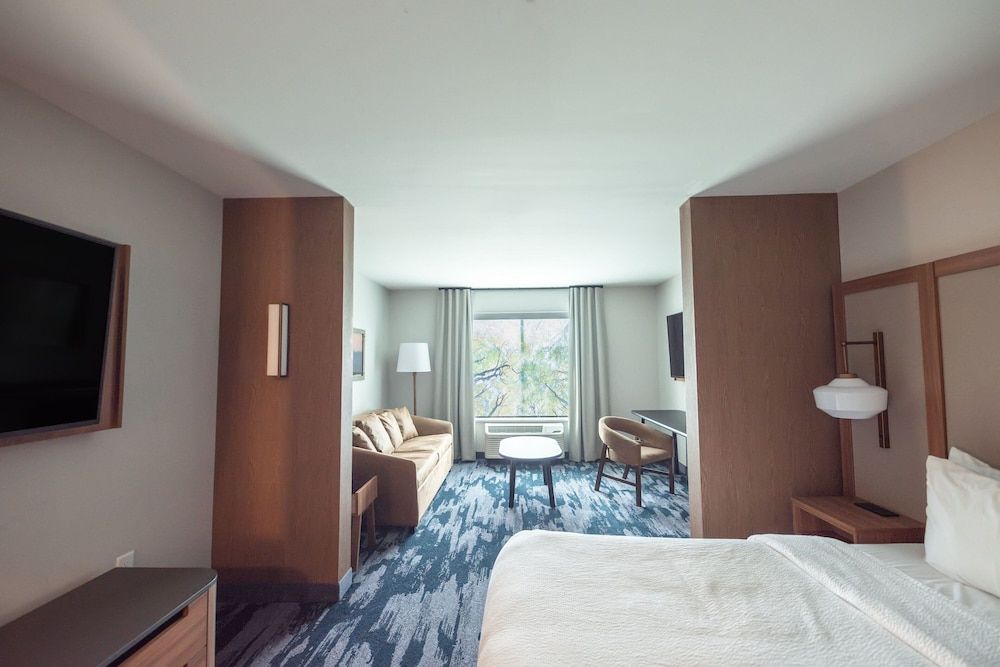 Suite, 1 King Bed with Sofa bed, Non Smoking (Hearing Accessible)