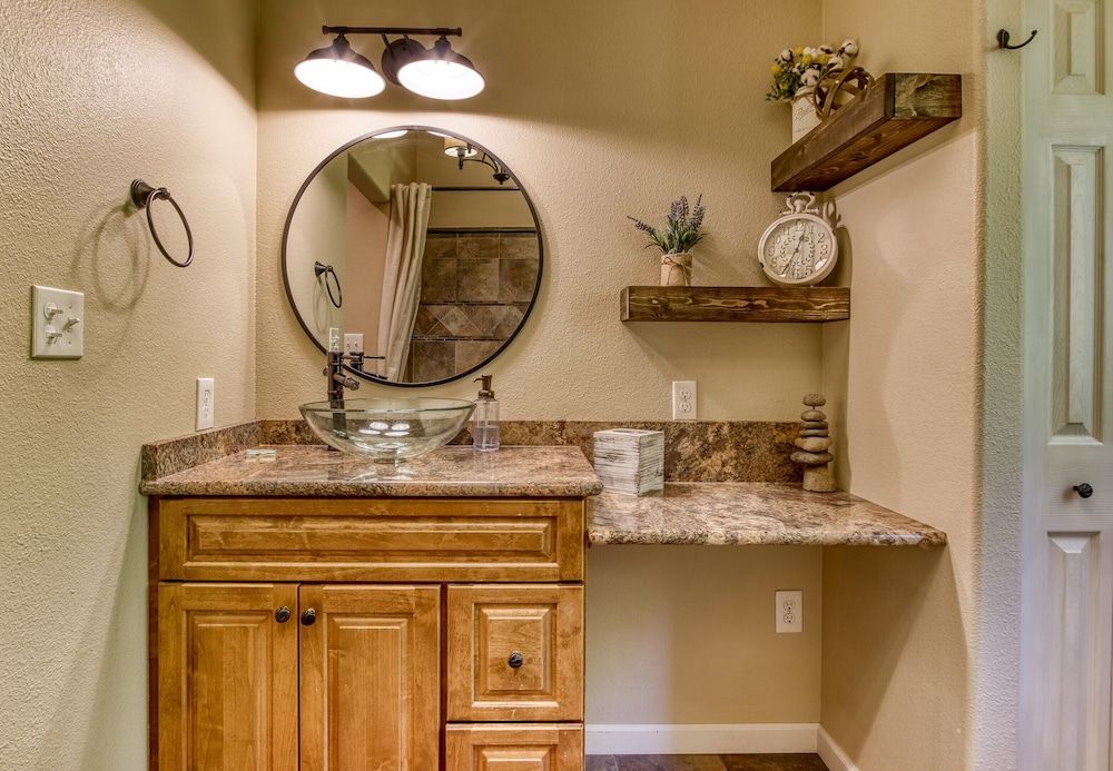 Deer & Doe by HoneyBearCabins Panoramic Cabin, 4 Bedrooms, Mountain View 12