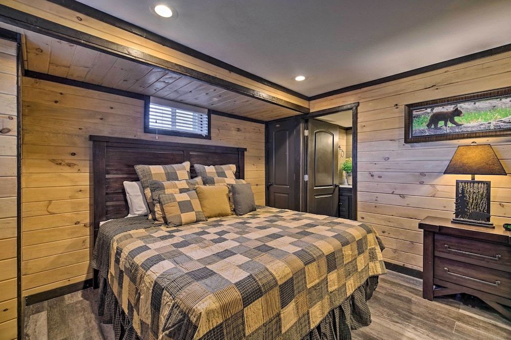 Cabin, Multiple Beds, Hot Tub