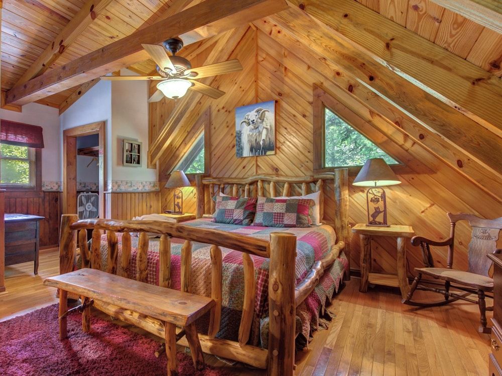 Studio (2 Bedrooms)