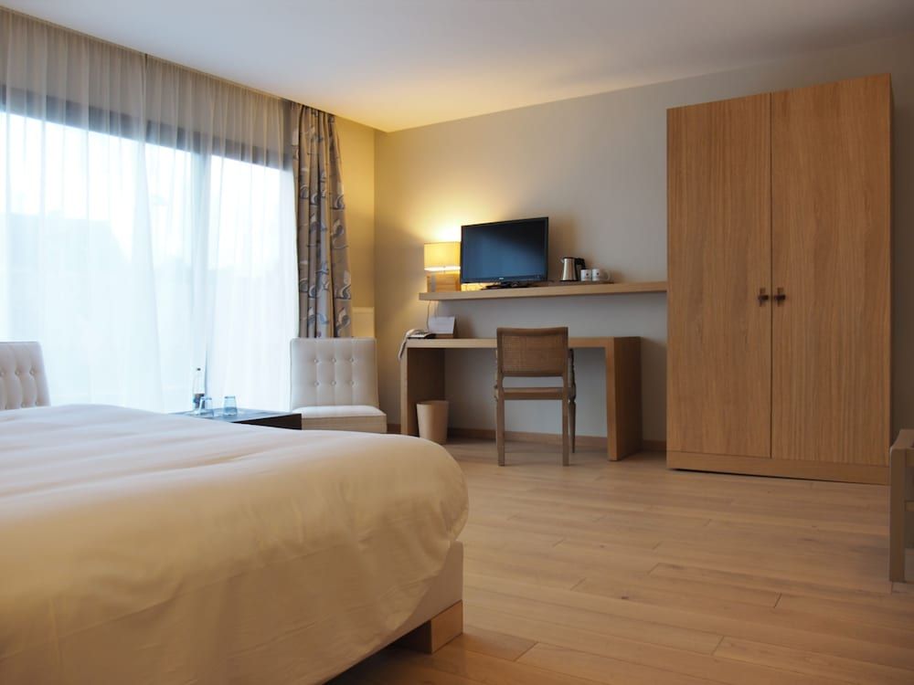 Logis d'exception Le Château de Sable Standard Double or Twin Room, Garden View 2