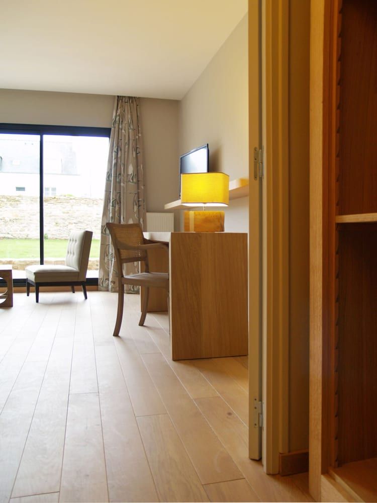 Logis d'exception Le Château de Sable Standard Double or Twin Room, Garden View 6