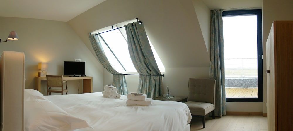 Logis d'exception Le Château de Sable Double Room, Terrace, Sea View 9