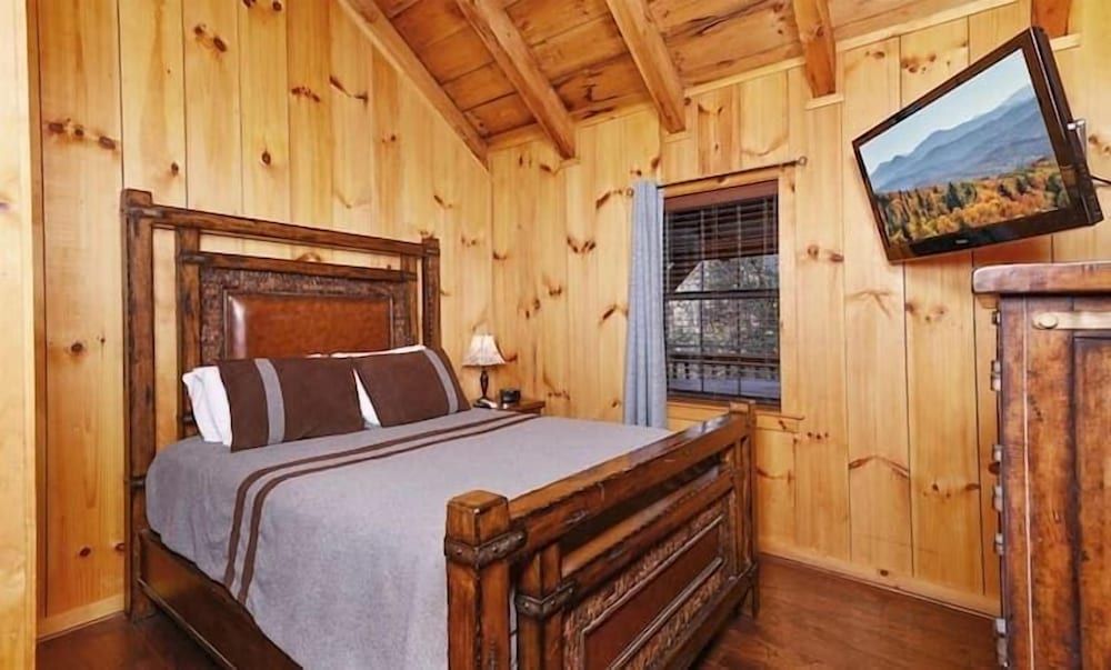 Moonshine Holler Basic Cabin 6