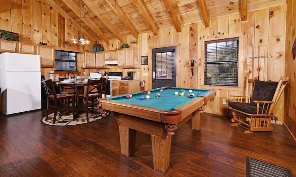 Moonshine Holler Basic Cabin 3