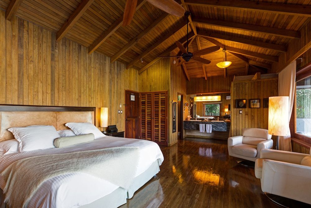 Las Lagunas Boutique Hotel E Waterfront Master Suite Single 4