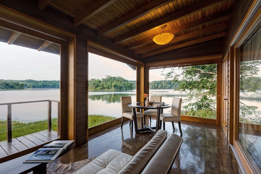 Las Lagunas Boutique Hotel E Waterfront Master Suite Single 5