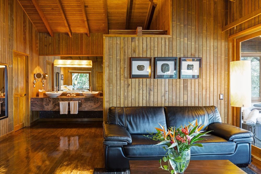 Las Lagunas Boutique Hotel F Waterfront Master Suite Double 5