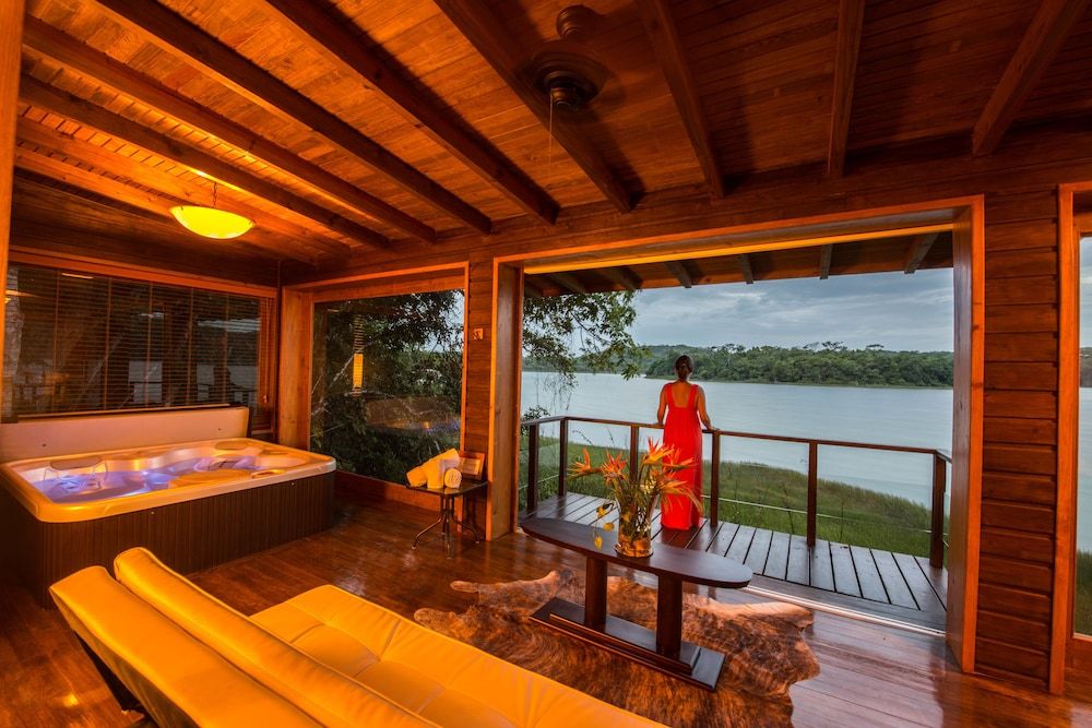 Las Lagunas Boutique Hotel E Waterfront Master Suite Single 3