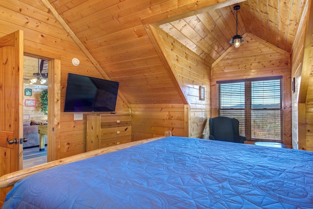 Cabin, Multiple Beds, Hot Tub, Mountain View