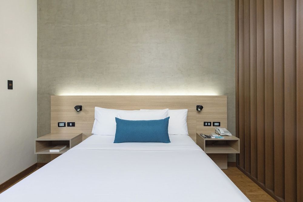 Microtel by Wyndham General Santos Suite, One Queen Bed, Non-Smoking 3