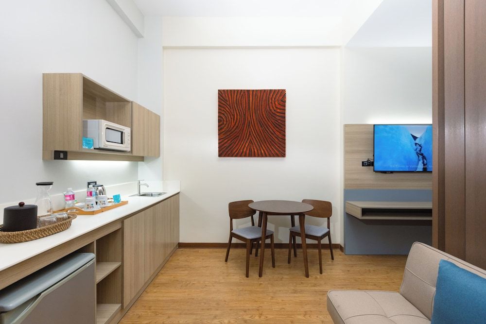 Microtel by Wyndham General Santos Suite, One Queen Bed, Non-Smoking 9