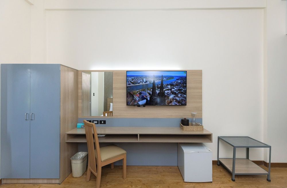 Microtel by Wyndham General Santos Two Queen Beds, Non-Smoking 6