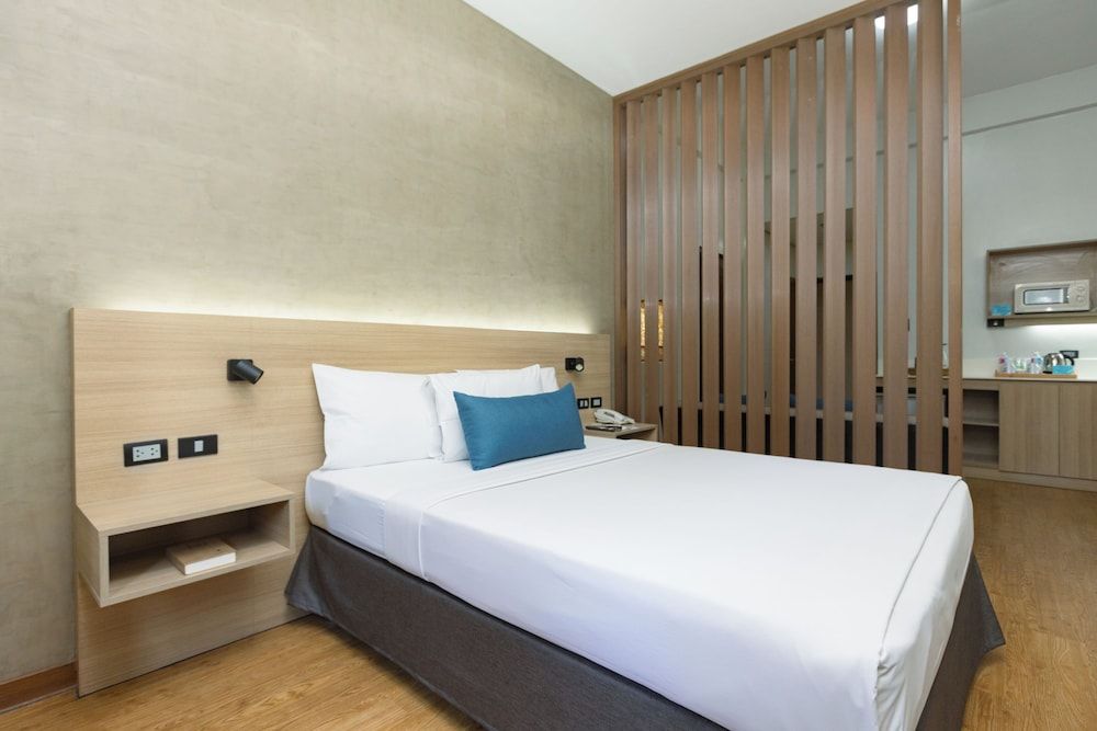 Microtel by Wyndham General Santos Suite, One Queen Bed, Non-Smoking 2