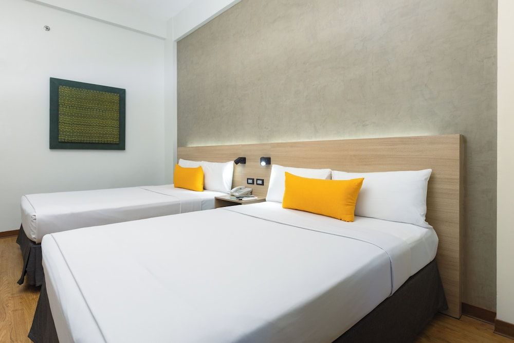 Microtel by Wyndham General Santos Two Queen Beds, Non-Smoking 2