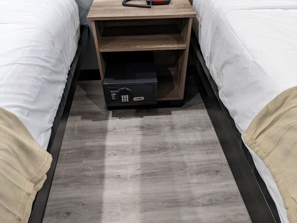 Captain Suites Deluxe Single Room 3